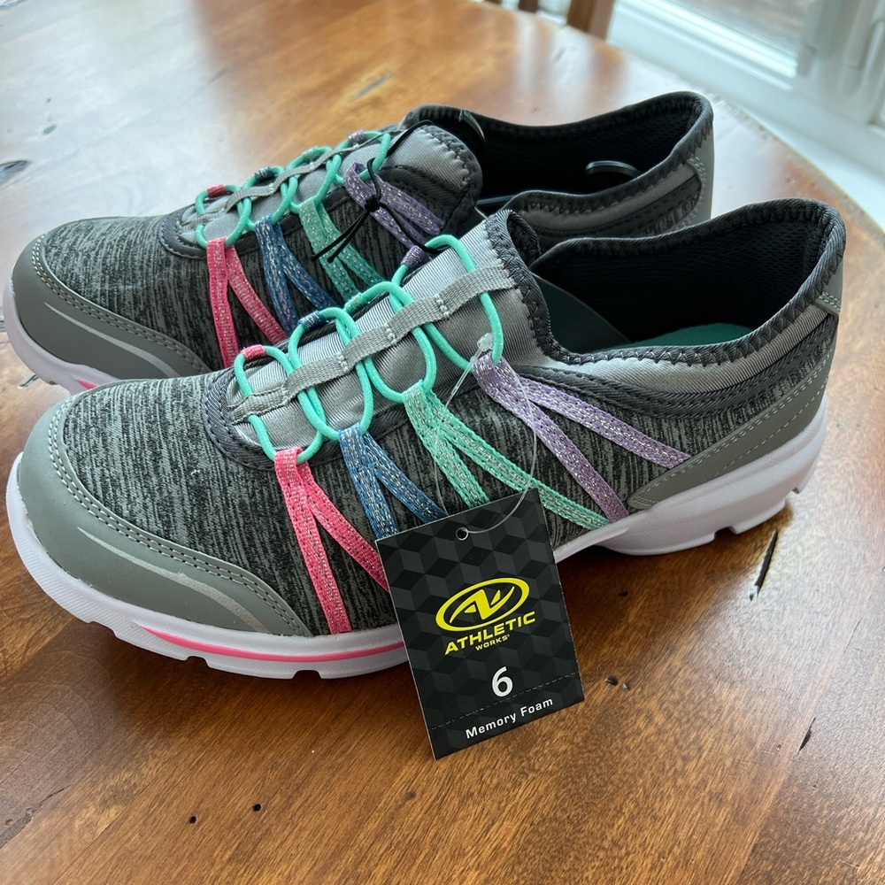 NWT NIB Girls memory foam sneakers